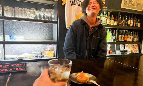 笑うBAR CASAのマスター